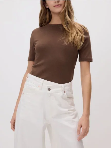 Reserved Tricou din maro-închis maro