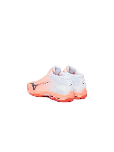 Batai uždaroms aikštelėms Mizuno Wave Lightning Pro Mid Koralų