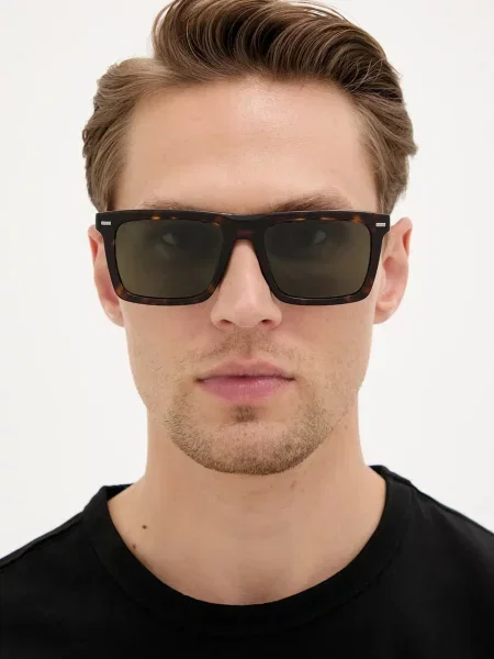 Солнцезащитные очки Boss черные