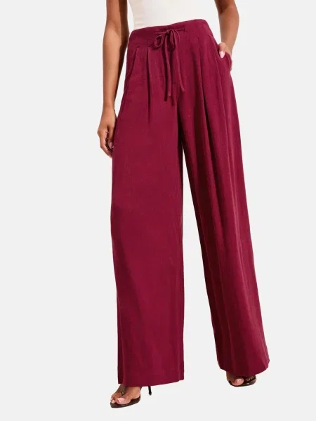 Friends Like These Pantaloni cutați burgundy roșu