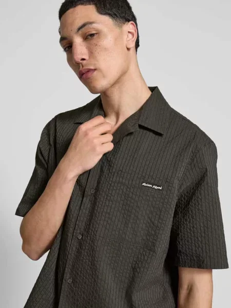 Koszula casualowa o kroju relaxed fit z kieszenią na piersi Maison Kitsune