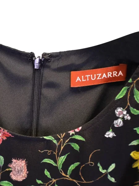 Rochie Altuzarra cu model floral cu imagine de costum negru