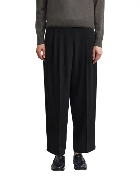 Spodnie o kroju tapered fit z zakładkami w pasie Comma czarne