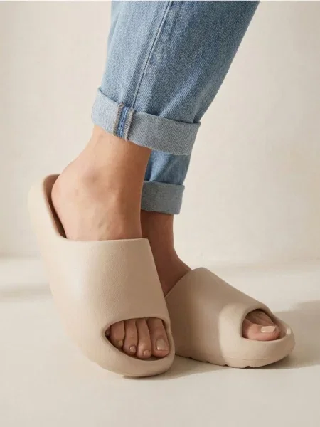 Шльопанці basic нюдовий