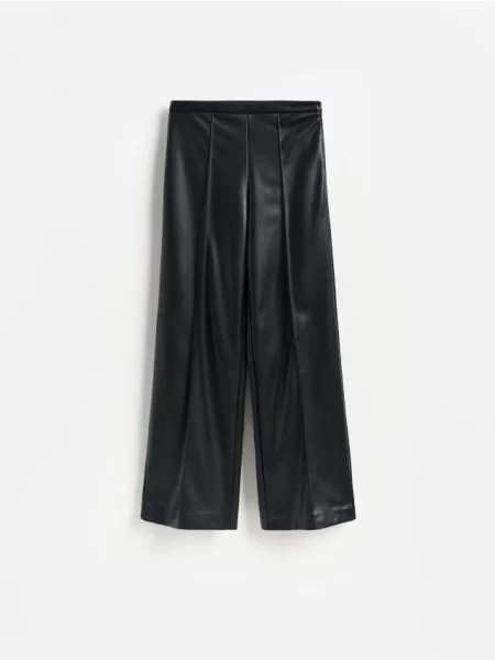 Reserved Pantaloni din piele ecologică negru