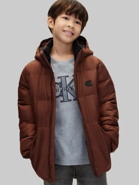 Calvin Klein Jeans geacă matlasată pentru copii maro