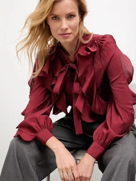 Košulja Answear.LAB za žene regular s izrezom na vezanje bordo