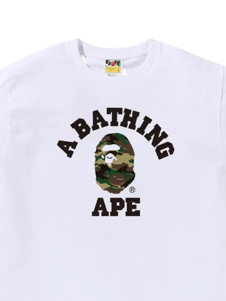 Tricou A Bathing Ape® cu imagine cu model camuflaj alb