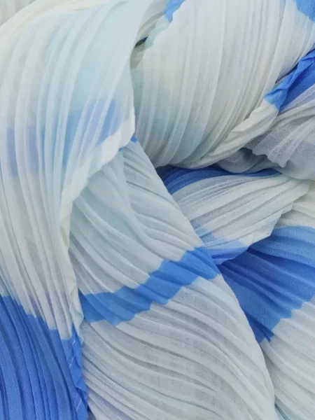 Κασκόλ Pleats Please Issey Miyake με σχέδιο με αφηρημένο print λευκό