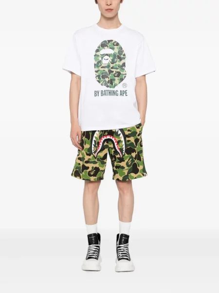 Pantaloni scurți A Bathing Ape® cu imagine verde
