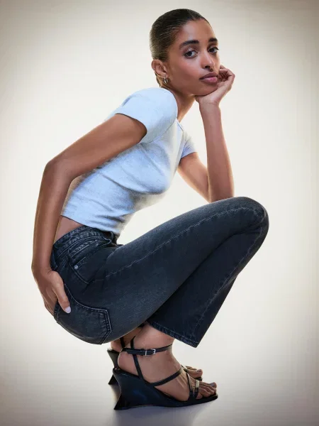 Bershka Komfortowe Jeansy O Kroju Mom Z Wysokim Stanem Kobieta 36 czarny