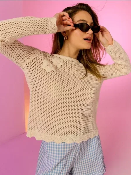 Мереживний светр з вишитими квітами нюдовий