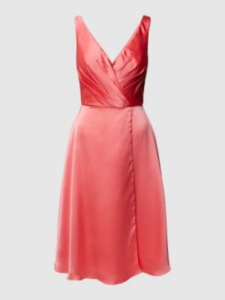 Sukienka koktajlowa o długości do kolan z zakładkami Luxuar