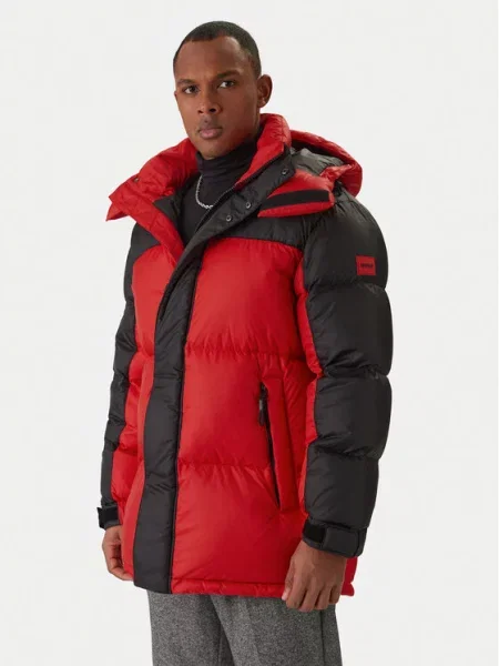 Hugo Пухено яке червен
