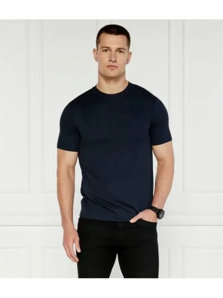 Tricou
