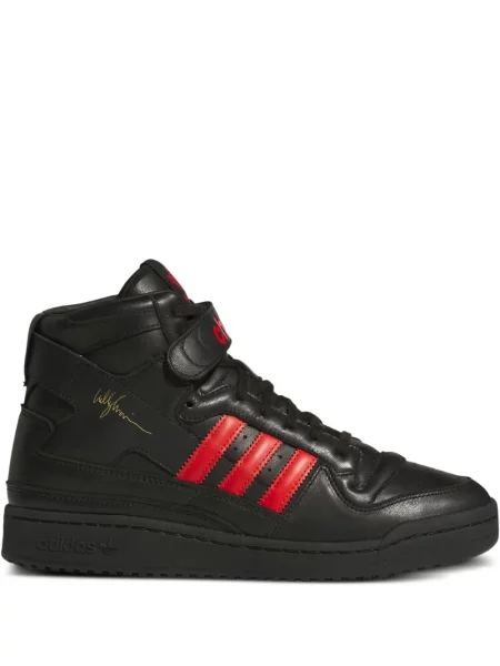 Șapcă Adidas cu dungi cu broderie de catifea alb