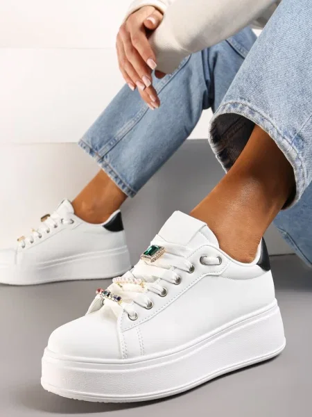 Sneakerși Alb-Negru pe Platformă cu Pandantive Bijuterie pe Șireturi Faeleen alb