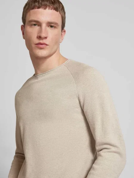 Sweter z dzianiny z naszywką z logo model ‘HILL’ Jack & Jones biały