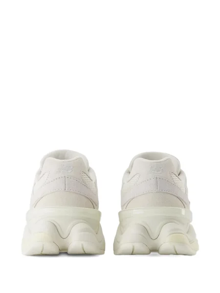 Sneakerși New Balance cu șireturi din dantelă alb