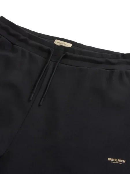 Húzózsinór sportnadrág Woolrich autogrammal fekete