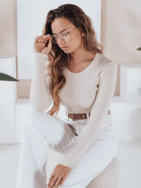 Sweter prążkowany NOLVIE ecru Dstreet
