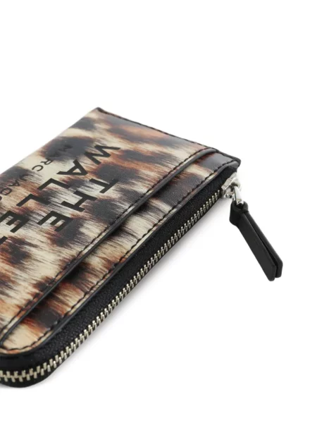 Portofel Marc Jacobs din piele cu imagine cu model leopard maro