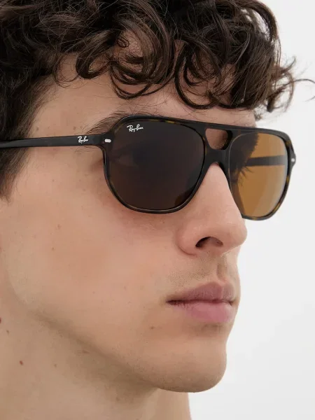 Ray-Ban napszemüveg barna