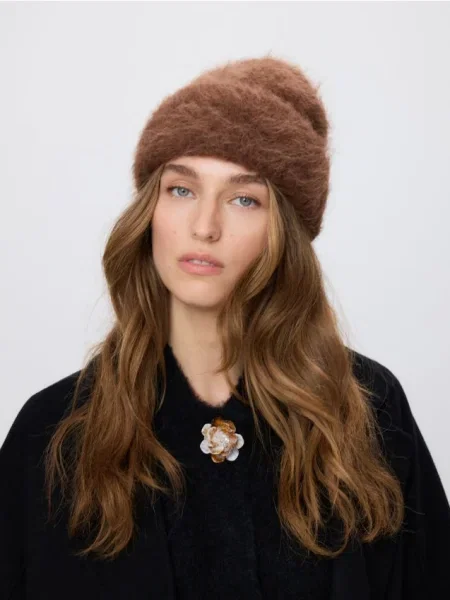 Reserved Шапка-біні з високим вмістом вовни альпаки карміновий 