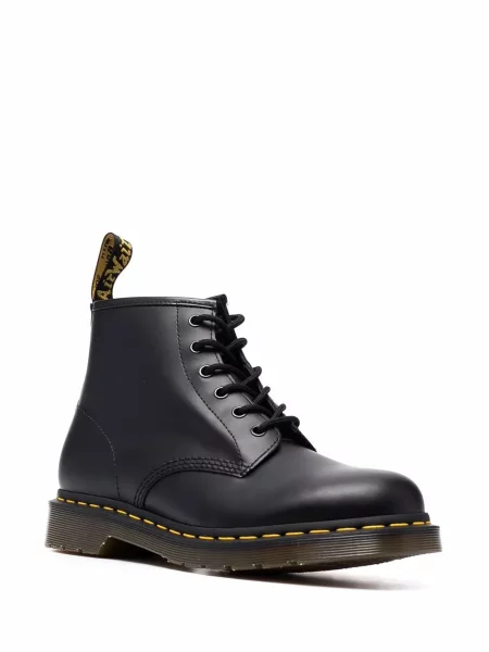 Nėriniuotos auliniai batai Dr. Martens su raišteliais juoda