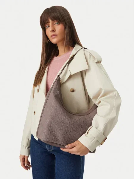 Kabelka Calvin Klein Emblem Aop Sueded M Shoulder Bag béžová