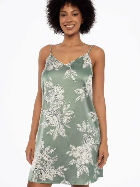 Атласная сорочка на бретельках зелена