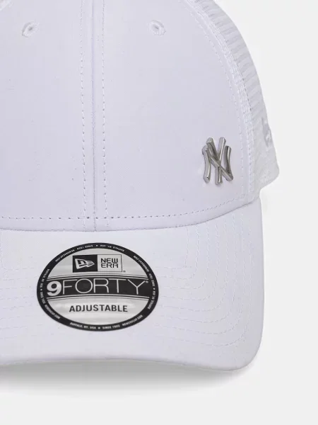 New Era šiltovka trucker FLAWLESS TRUCKER NYY biela