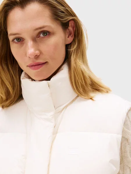 Пуховый жилет Tommy Hilfiger белый