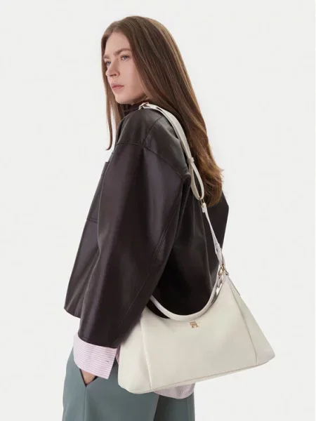 TOMMY HILFIGER Kabelka na rameno Essential svetlobéžová béžová