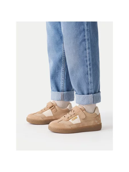 Сникърси Guess бежов