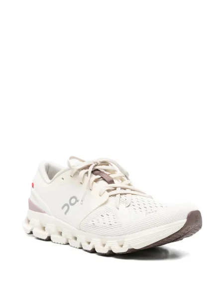 Sneakerși On