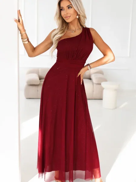 Długa sukienka maxi Numoco Basic na jednym ramieniu bordowa