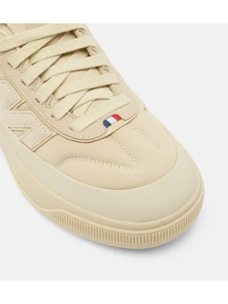 Sneakerși Moncler din piele bej