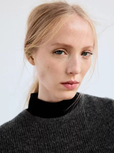 Sweter z prążkowanego materiału z baskinką ciemnoszary Kobieta XXS MANGO