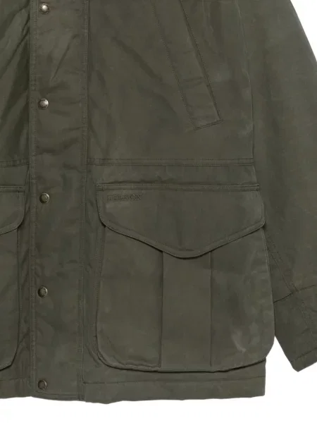С яка изолиран яке Filson от рипсено кадифе зелено