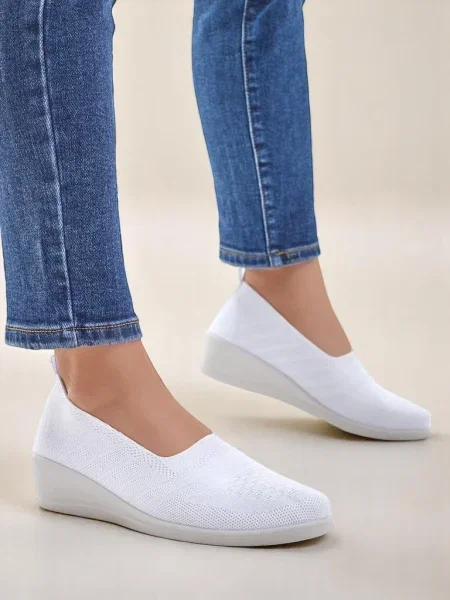 Mokasíny Resti na klínovém podpatku bílé