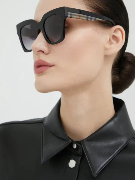 Сонцезахисні окуляри Burberry чорний