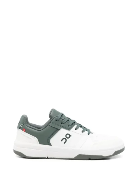 Sneakerși On alb