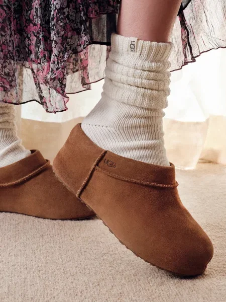 UGG пантофи дамски от велур W Enwrap Clog кафяво