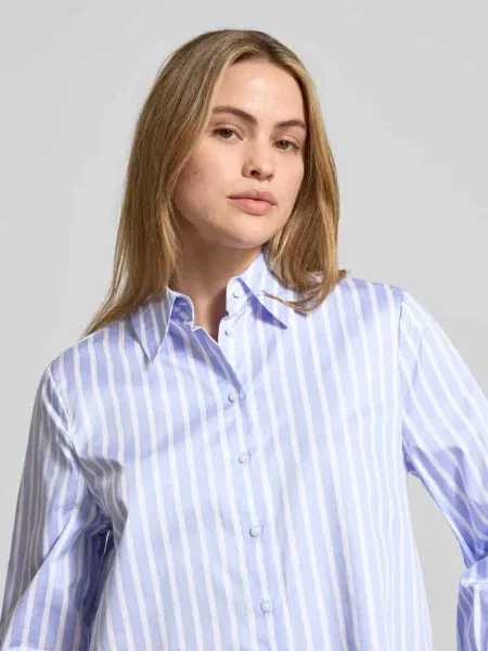 Bluzka o kroju regular fit z listwą guzikową model ‘VICA’ Brax