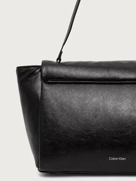 Calvin Klein Válltáska fekete