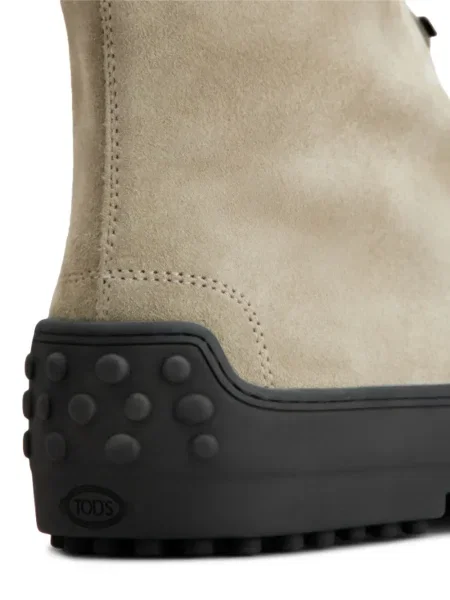 Botine Tod's din piele de căprioară