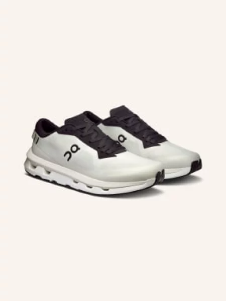 On Sneakersy Cloudzone krémová černá