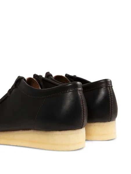 Боти Clarks с връзки с принт с дантела кафяво