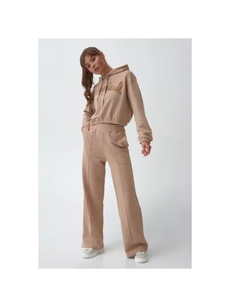 Костюмный спортивный костюм Estro бежевый